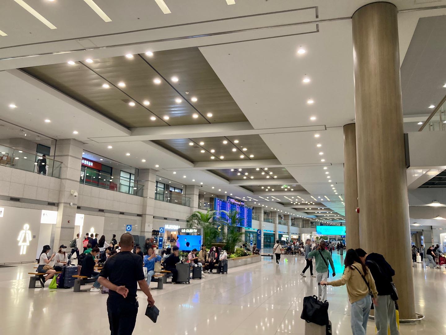 仁川国际机场第一航站楼一层到达大厅实景