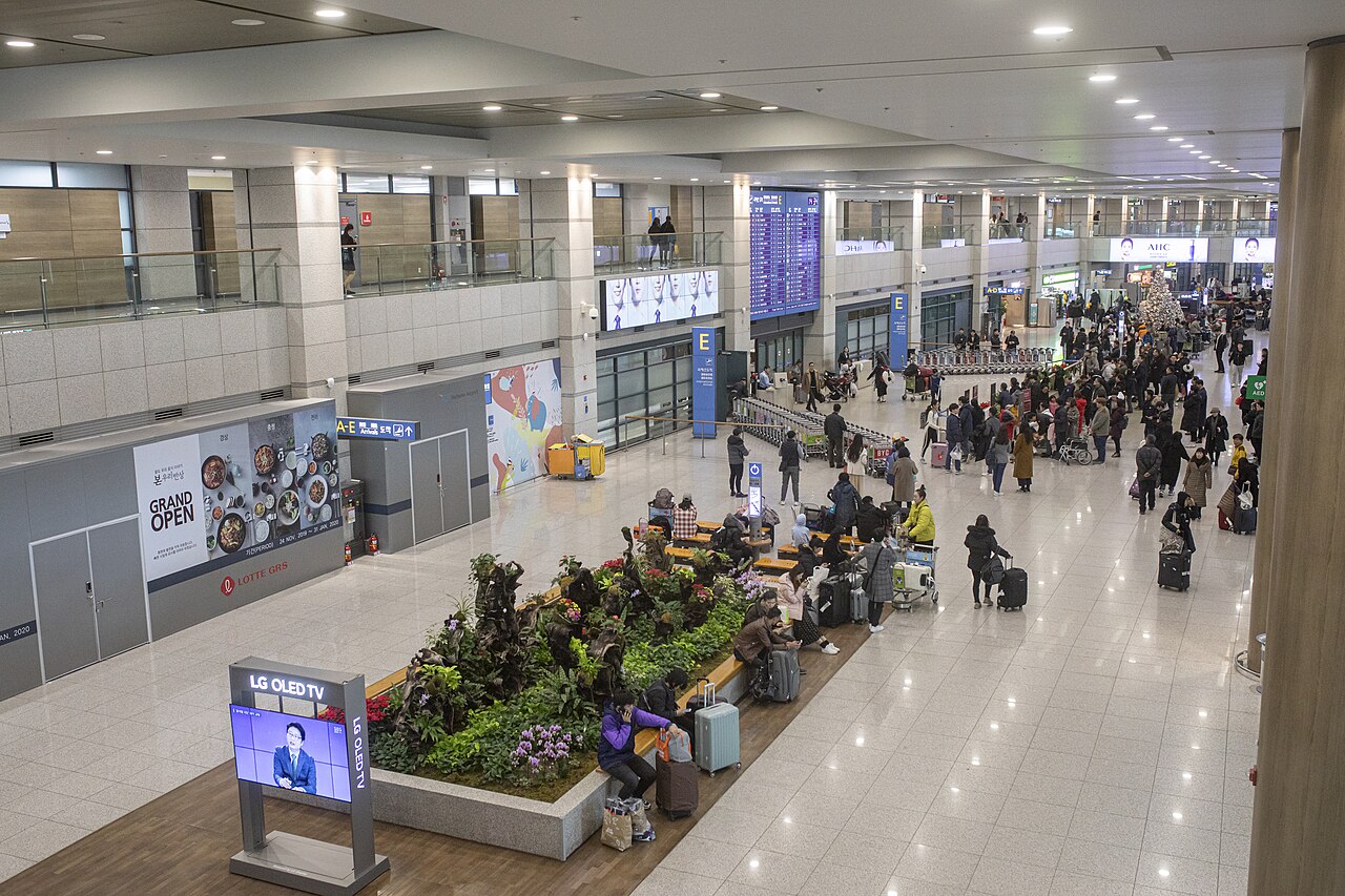 仁川国际机场第一航站楼到达区域宽阔内景