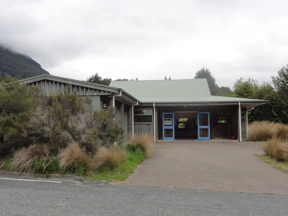Knobs Flat Visitor Centre / Milford Road 休息点