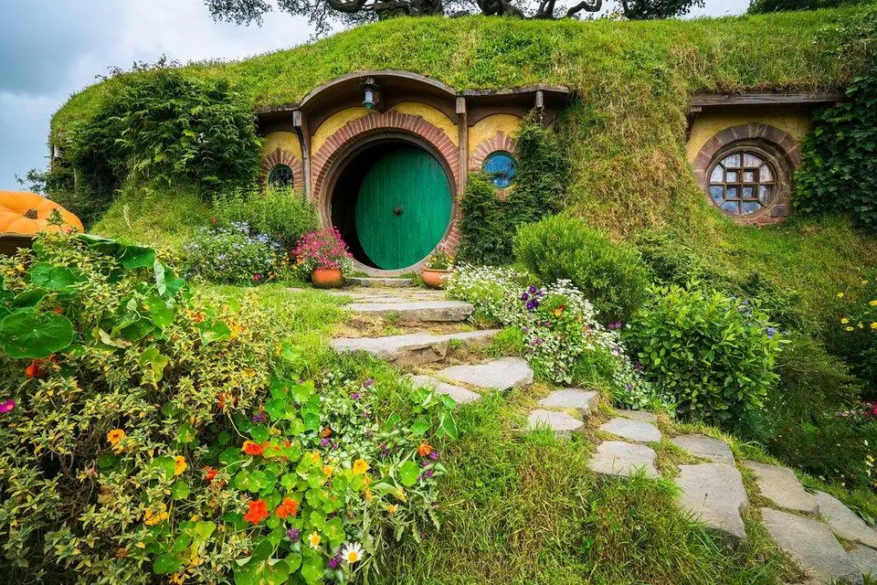 Hobbiton 入口与夏尔参考照片